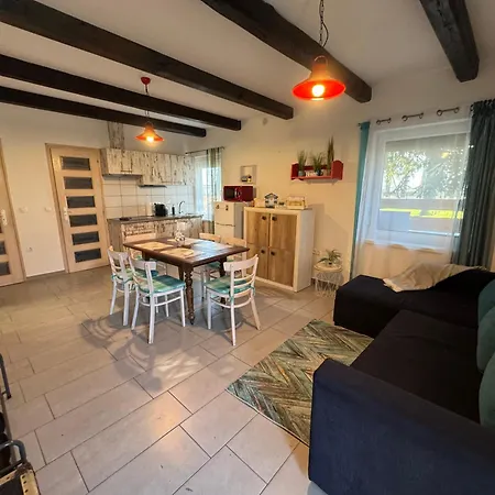 Liliana Es Csonakhaz