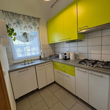 Liliana Es Csonakhaz *