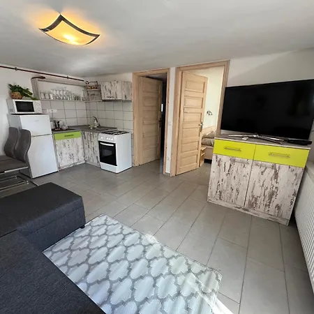 Liliana Es Csonakhaz *