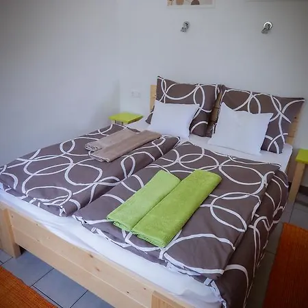 Liliana Es Csonakhaz Бадачоньтомай