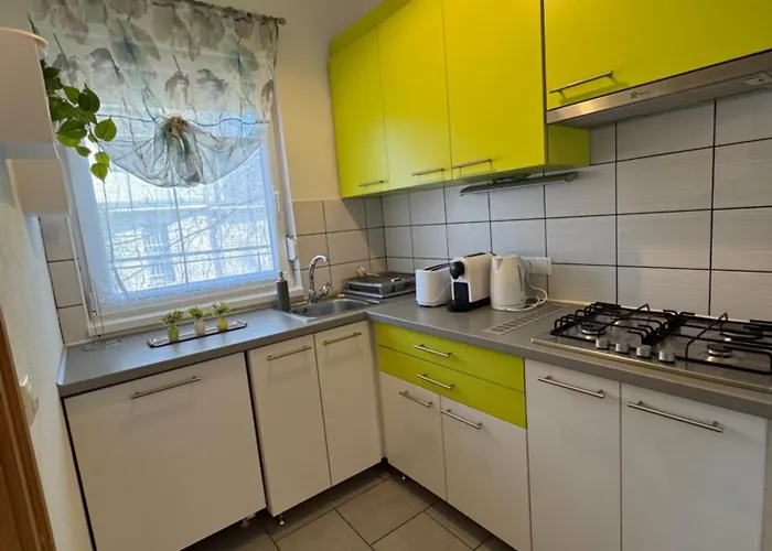 Liliana Es Csonakhaz *