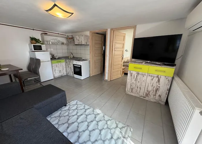 Liliana Es Csonakhaz *