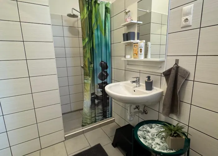 Liliana Es Csonakhaz * בדקסוניטומאי