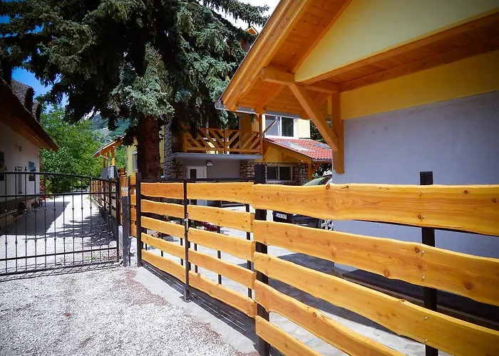 Liliana Es Csonakhaz בדקסוניטומאי